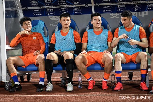 瓦伦西亚逆袭阿拉维斯，终结连败且脱离降级区